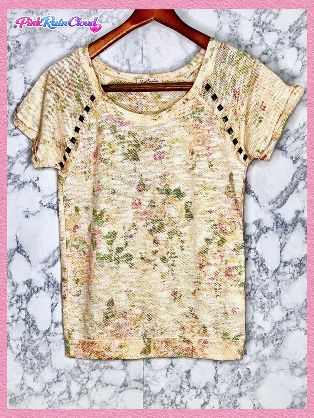 True Freedom Pastel Floral Studded Top Juniors Small Textured Short Sleeve